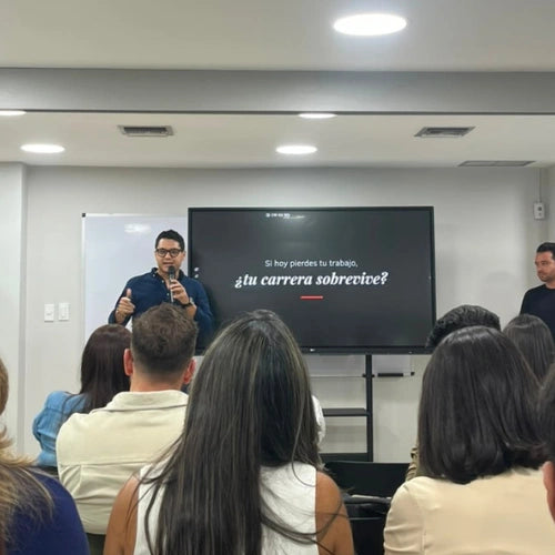 Alfonzo Gonzalez de soyfonzy.com en una charla